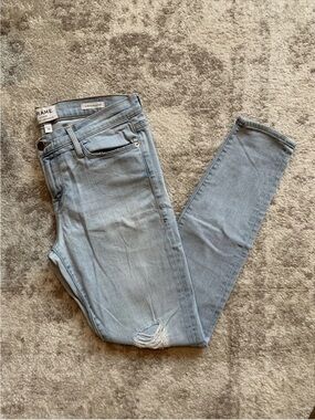 Frame Denim Light Wash Skinny Jeans with Knee Distress Le Skinny de Jeanne